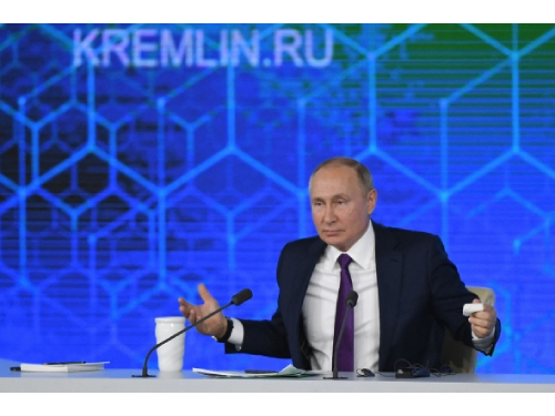V. Putinas sako matąs „teigiamą“ JAV reakciją į Rusijos saugumo reikalavimus